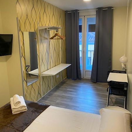 Hostal Alaska Madrid Dış mekan fotoğraf