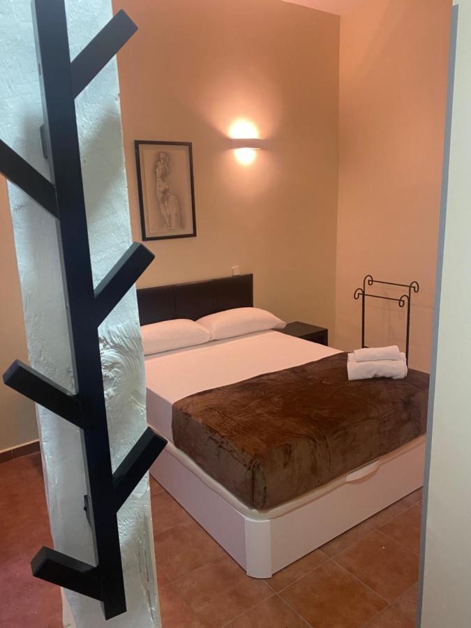 Hostal Alaska Madrid Dış mekan fotoğraf