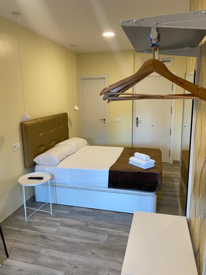 Hostal Alaska Madrid Dış mekan fotoğraf