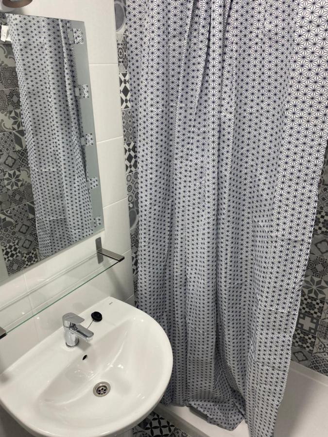 Hostal Alaska Madrid Dış mekan fotoğraf