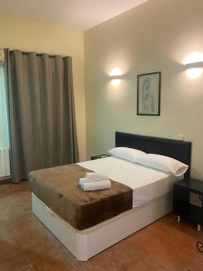 Hostal Alaska Madrid Dış mekan fotoğraf
