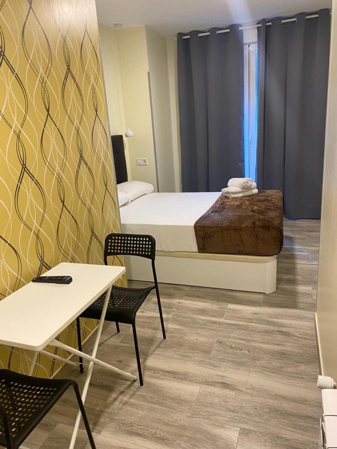 Hostal Alaska Madrid Dış mekan fotoğraf