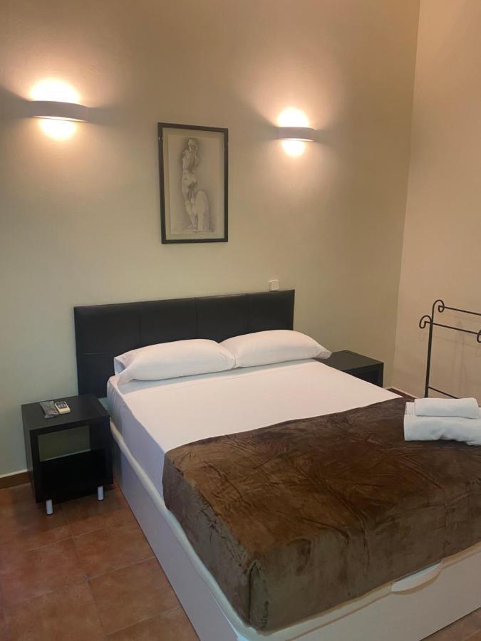 Hostal Alaska Madrid Dış mekan fotoğraf