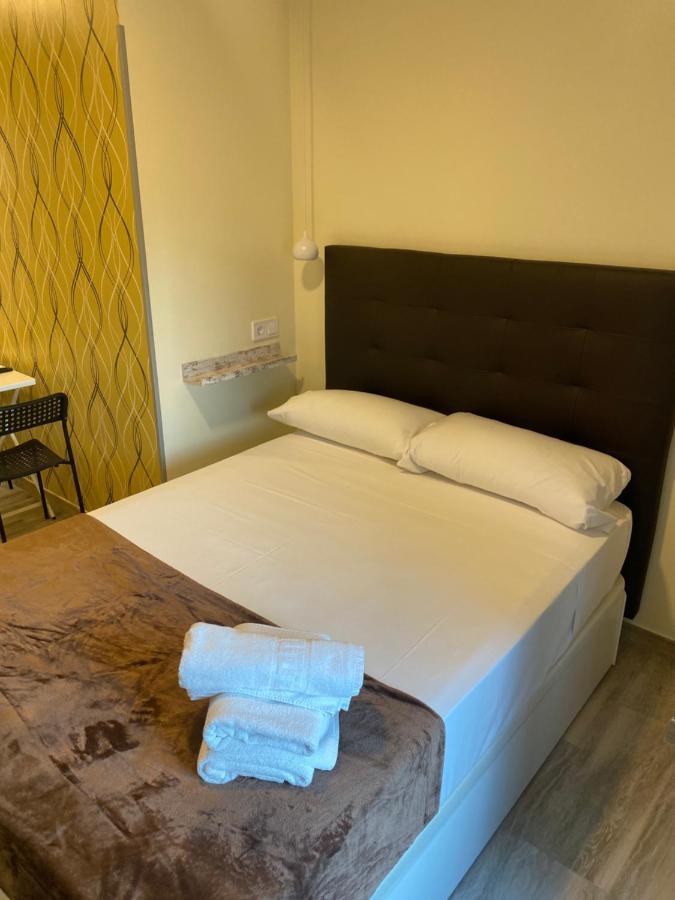 Hostal Alaska Madrid Dış mekan fotoğraf