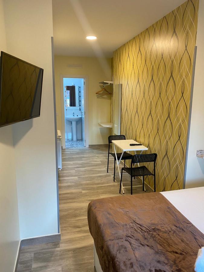 Hostal Alaska Madrid Dış mekan fotoğraf