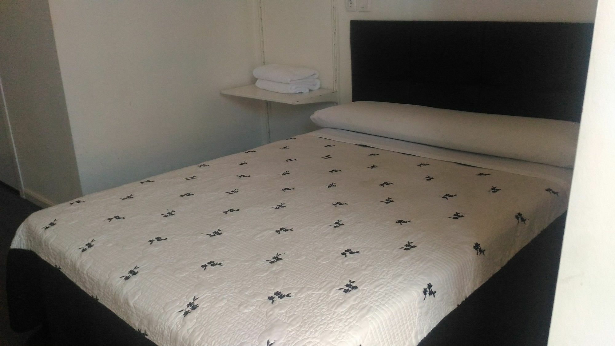 Hostal Alaska Madrid Dış mekan fotoğraf