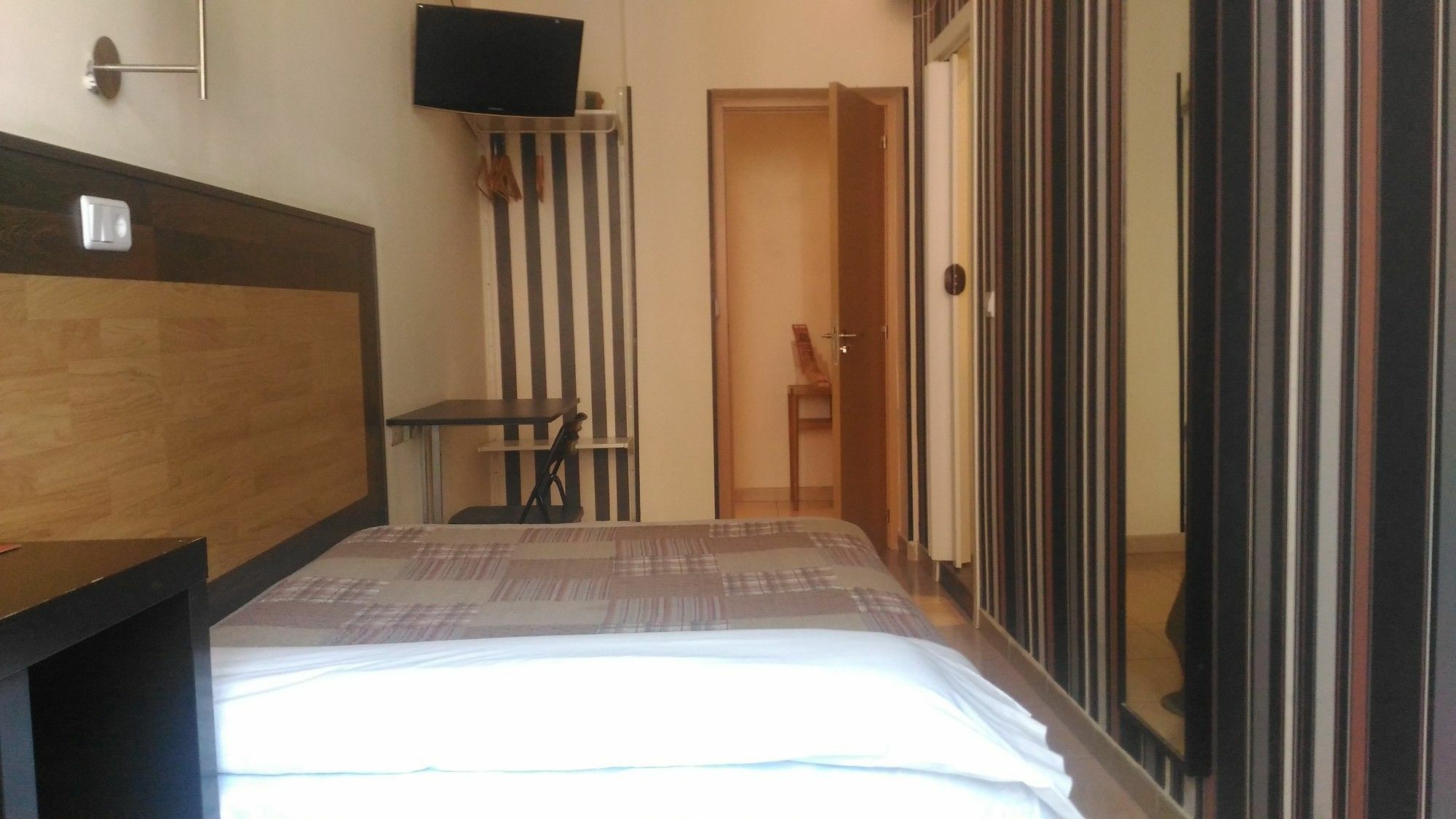 Hostal Alaska Madrid Dış mekan fotoğraf