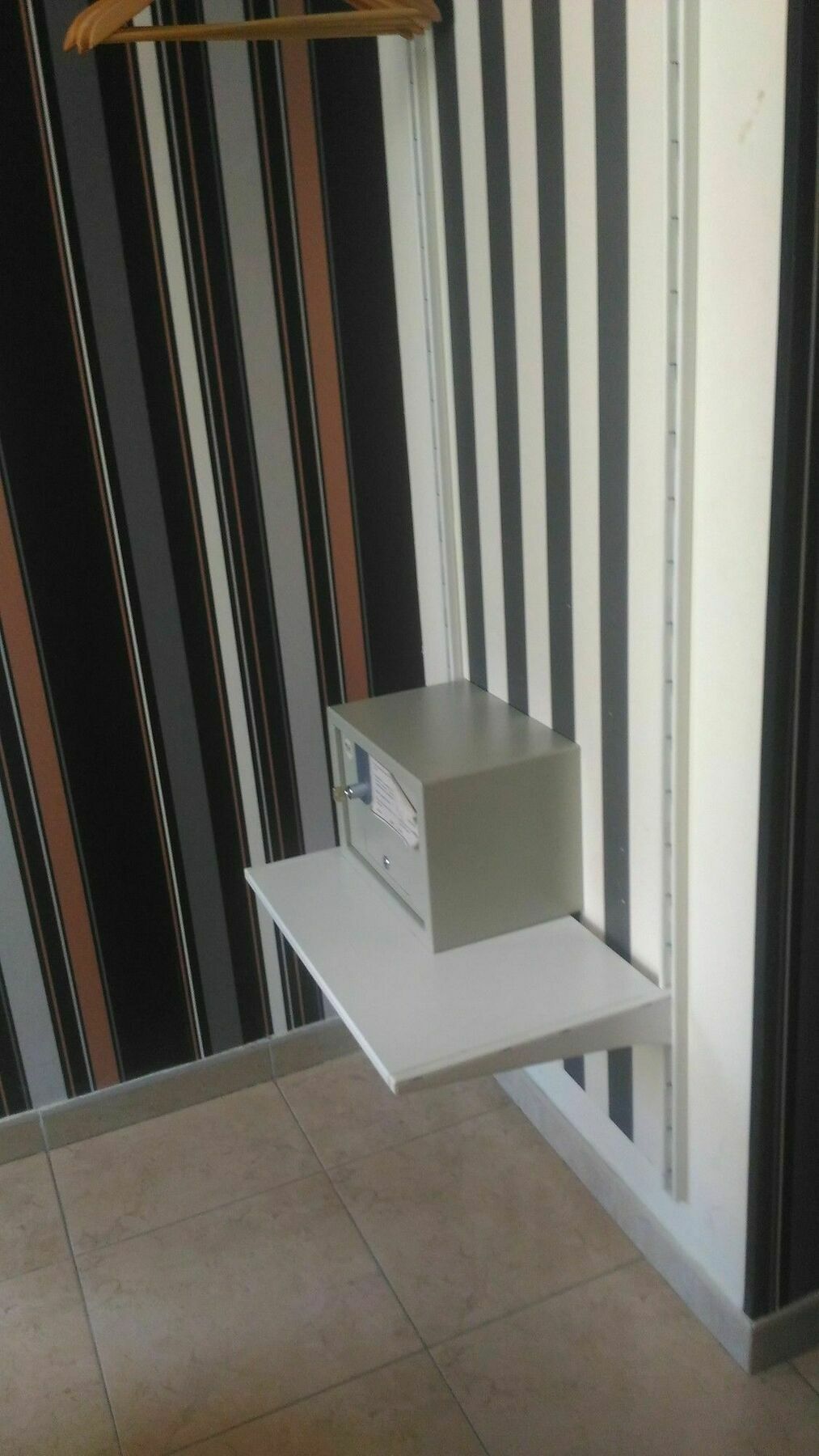 Hostal Alaska Madrid Dış mekan fotoğraf