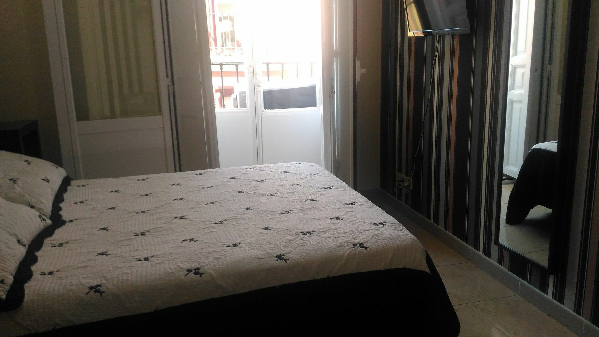 Hostal Alaska Madrid Dış mekan fotoğraf