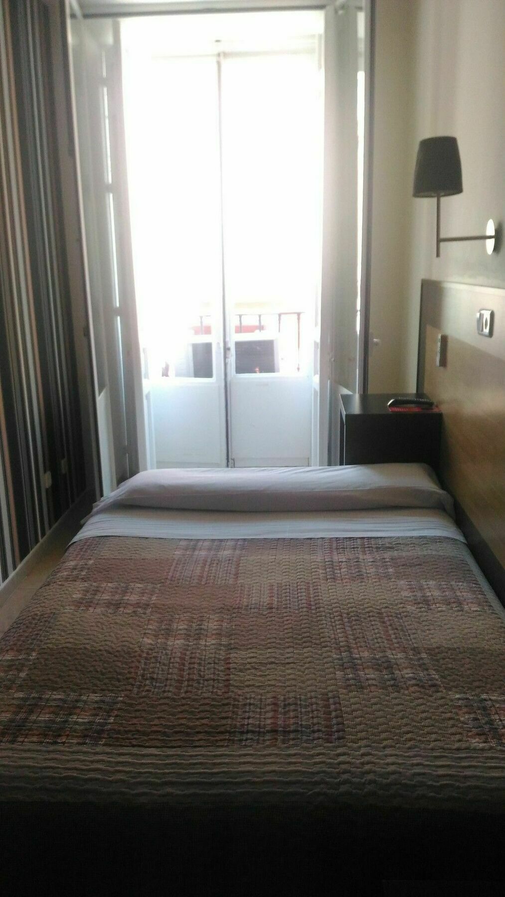 Hostal Alaska Madrid Dış mekan fotoğraf
