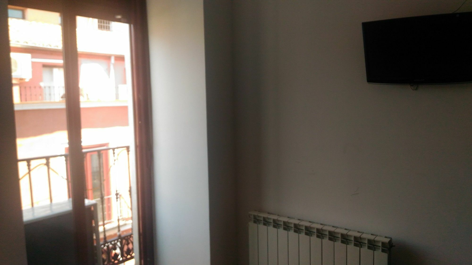 Hostal Alaska Madrid Dış mekan fotoğraf