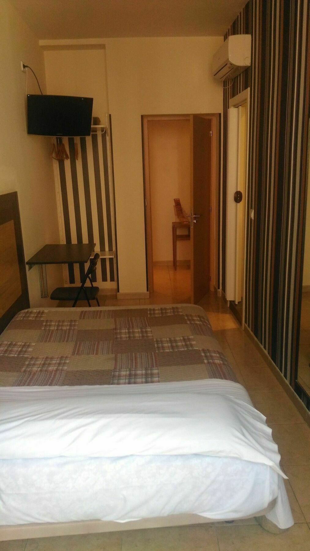 Hostal Alaska Madrid Dış mekan fotoğraf